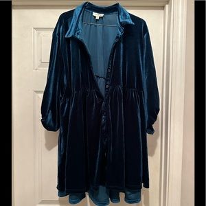 Umgee size large velveteen tunic. George ours peacock blue color